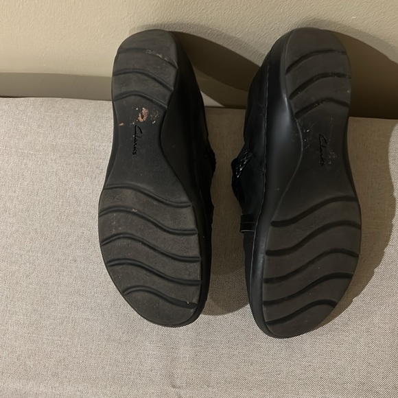 Clarks Collection Black slip on loafers flats 8.5 - Picture 2 of 5